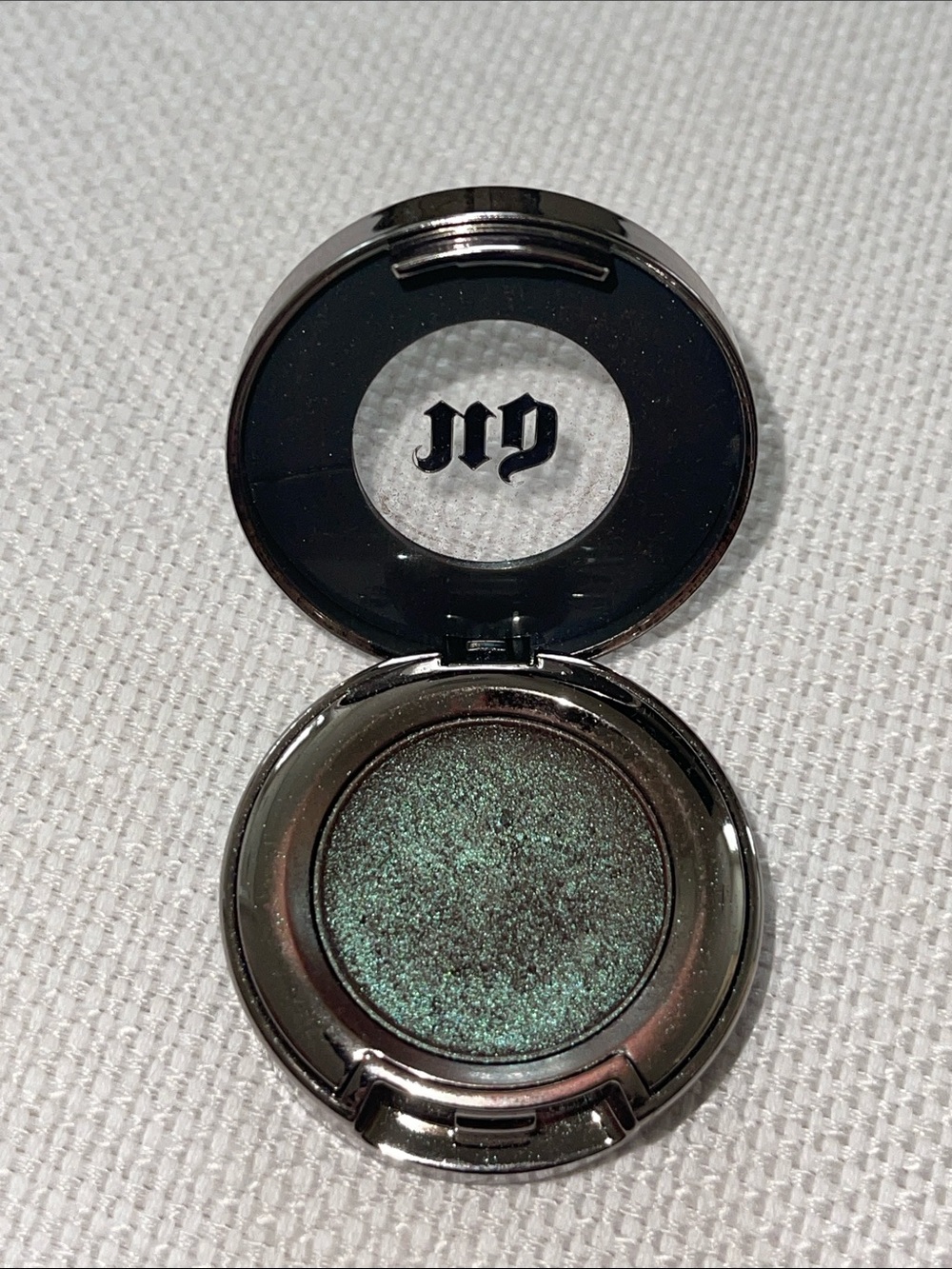 Urban Decay Metallic Eyeshadow “LOUNGE”